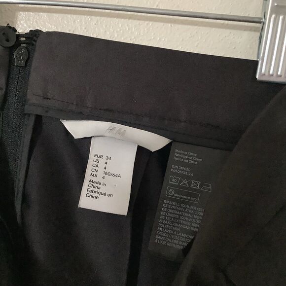 H&M Black Floral Preppy Academic Satin Dark Fairy Pleated Mini Skirt Size 4 - Picture 7 of 7